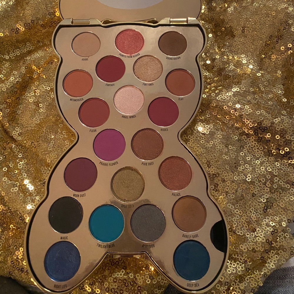 Moschino +Sephora bear Palette